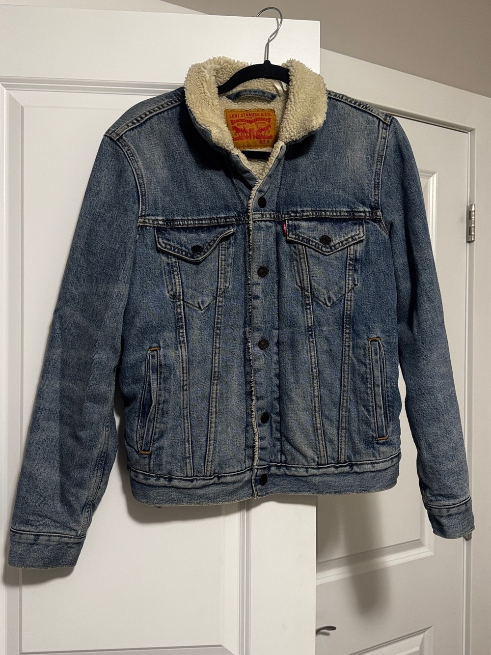 Levi's Blue Denim Jacket with Cream Sherpa interior